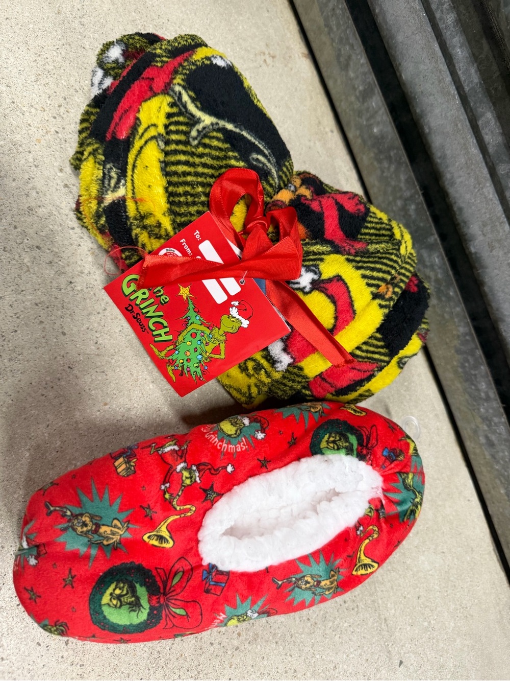 The Grinch Red Holiday Plush Slipper Socks and large pj bottoms new w tags